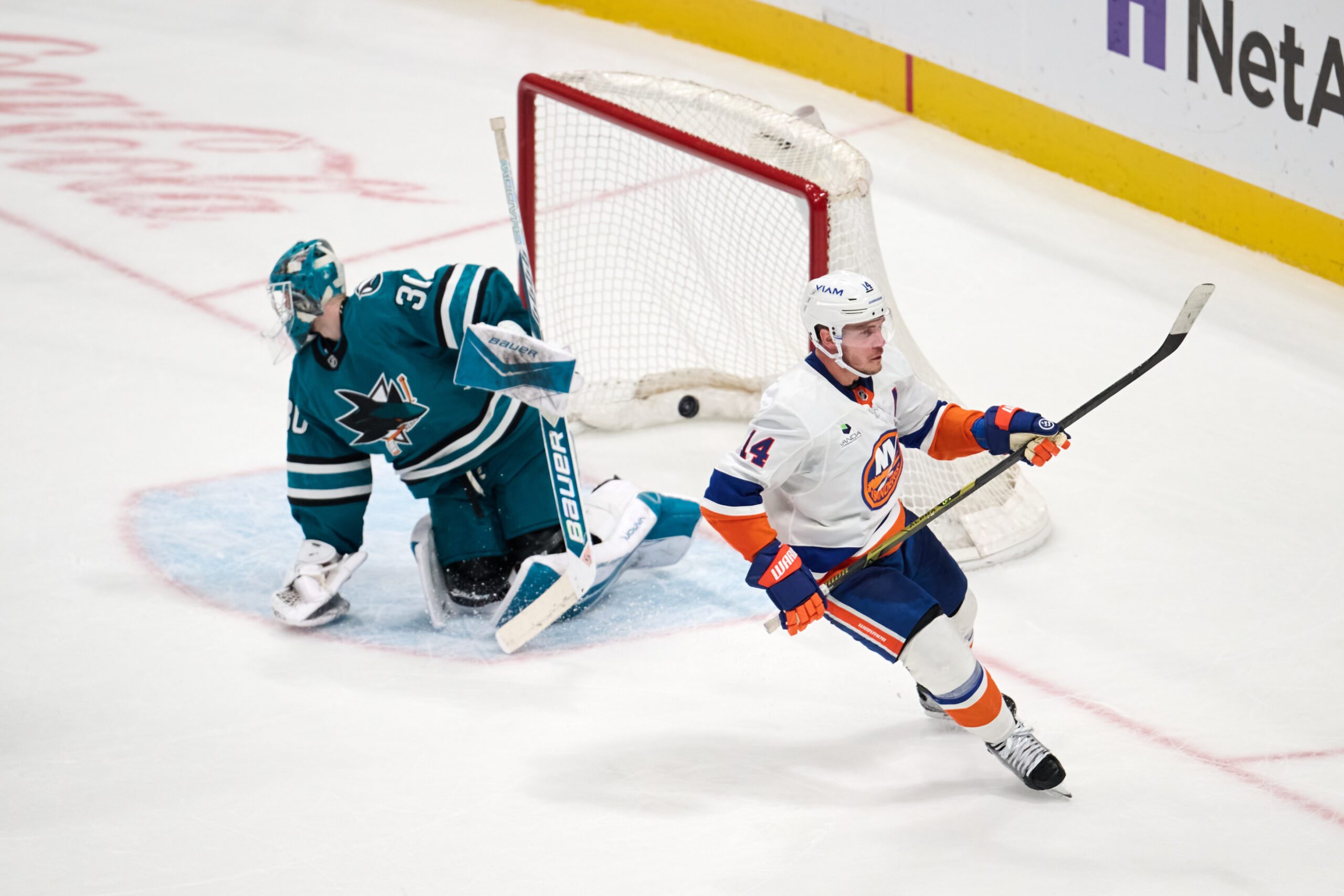 Bo Horvat lifts Islanders over Sharks in OT for crucial win in tight playoff race