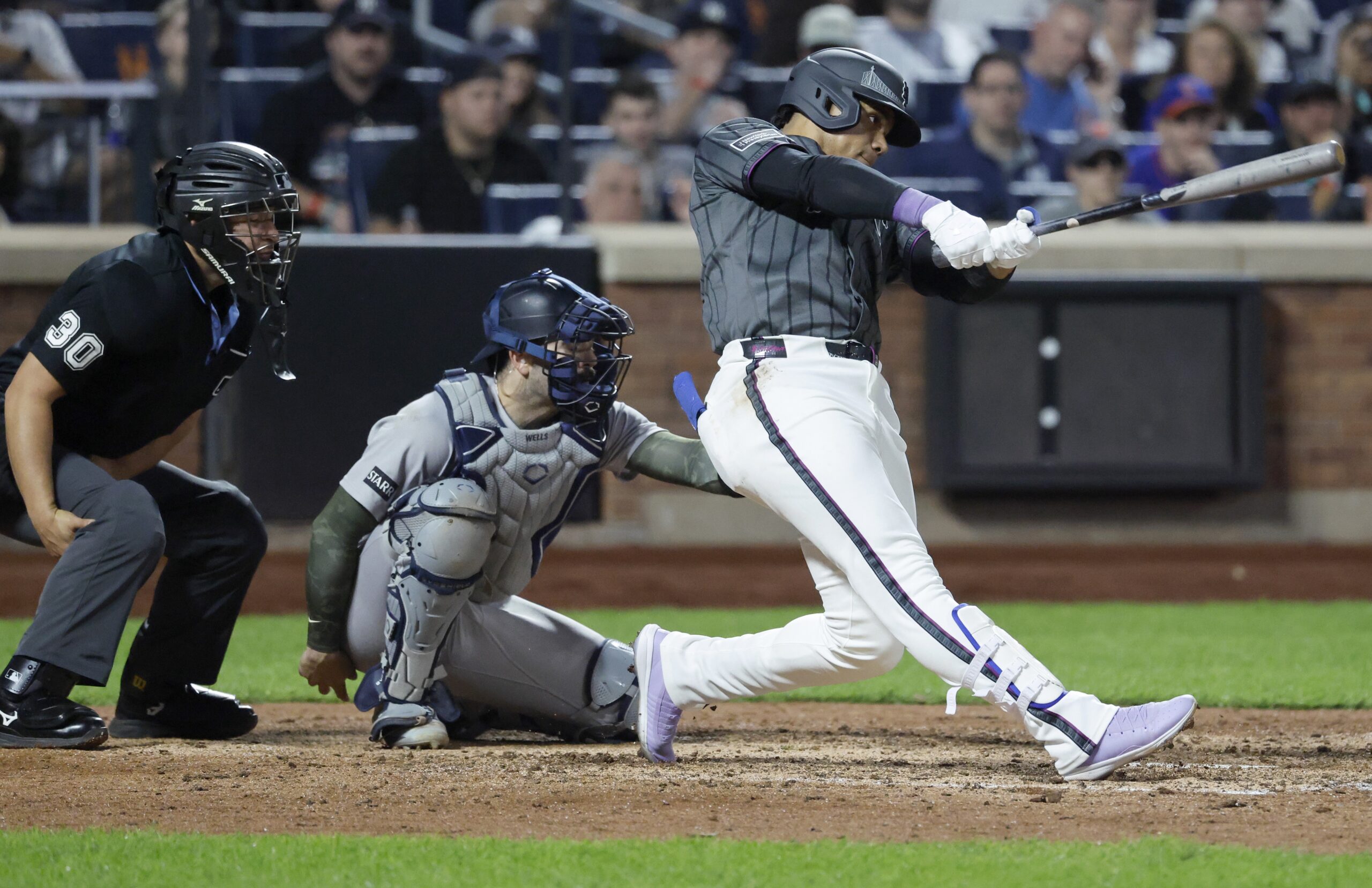 Carlos Mendoza’s club shows resolve after gut punch from Clay Holmes’ injury