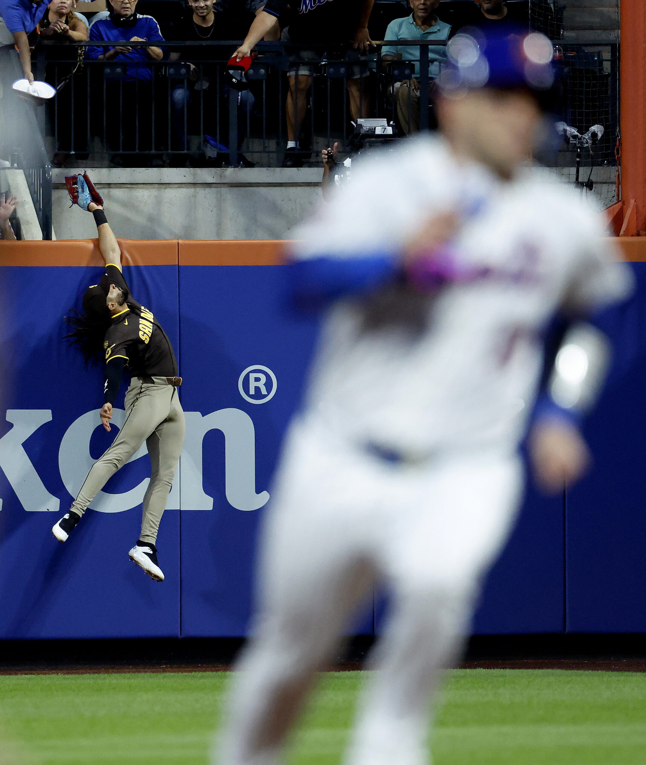 Padres’ Fernando Tatis Jr mean mugs Francisco Lindor after insane grand slam robbery