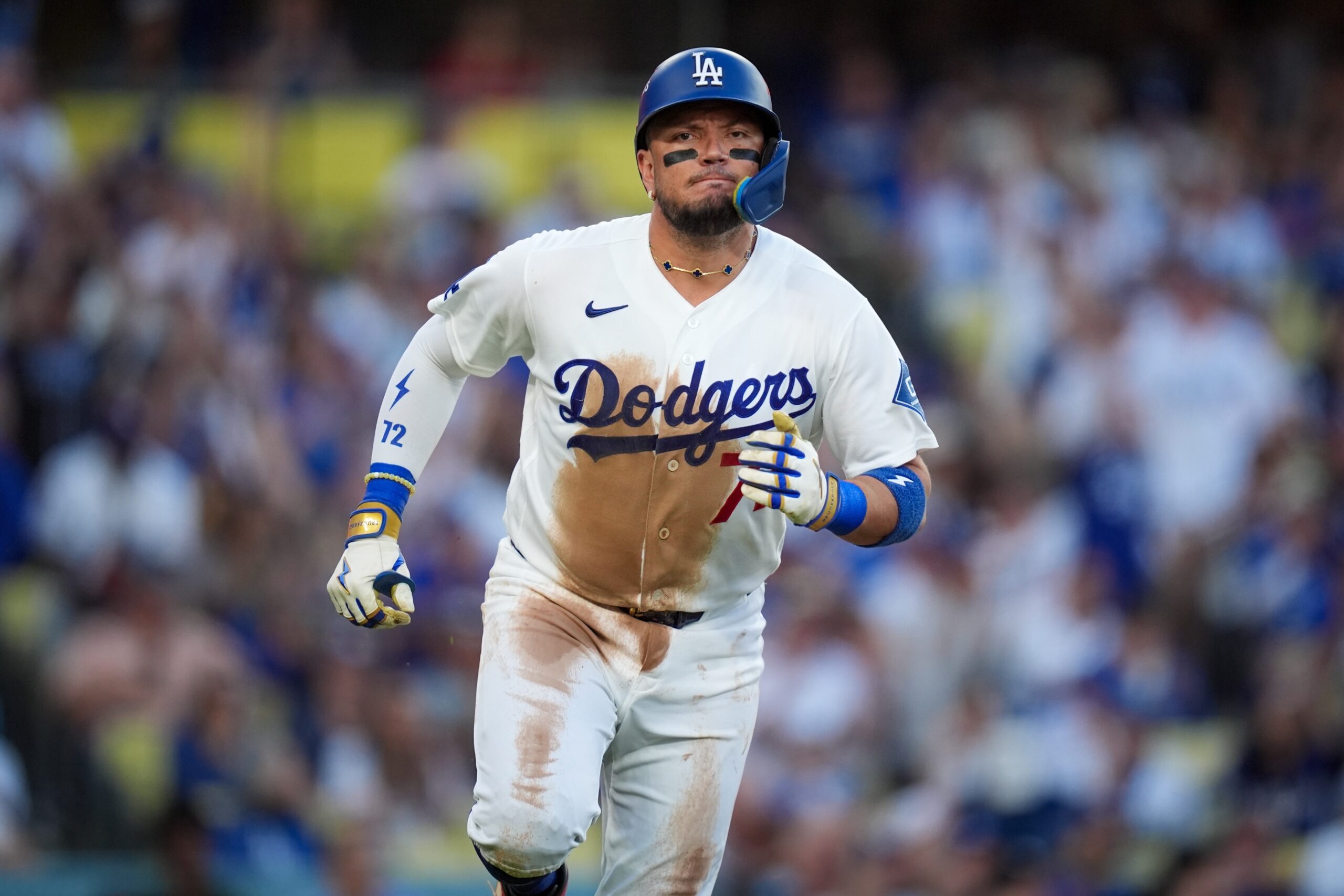 Dodgers hero Miguel Rojas announces retirement as he plans to stay with team in new role